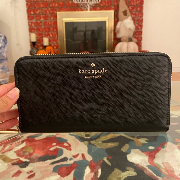 HOST PICK ✨ | Kate Spade | Large Black Leather Wallet - Picture 1 of 6